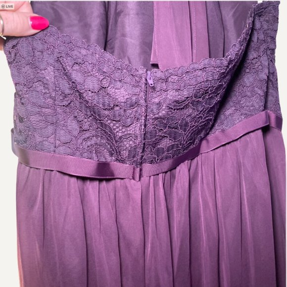David's Bridal | Women’s Short Plum Halter Neckline Lace Mesh Dress | Size 18 - Picture 6 of 10
